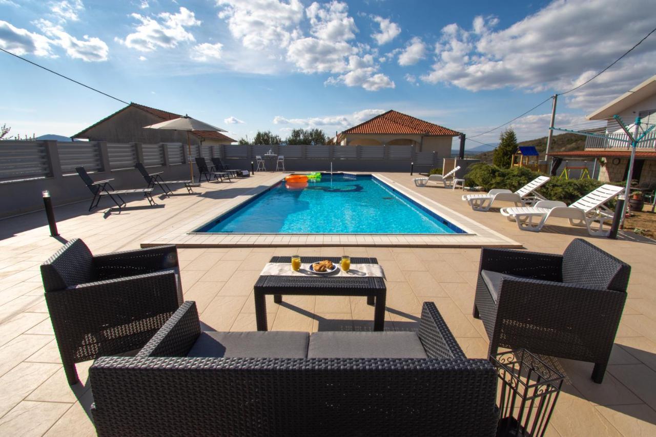 Spacious Villa For 10 With A Big Private Pool Trilj Екстер'єр фото