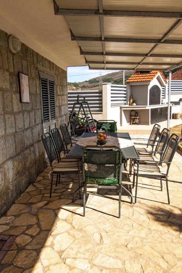 Spacious Villa For 10 With A Big Private Pool Trilj Екстер'єр фото