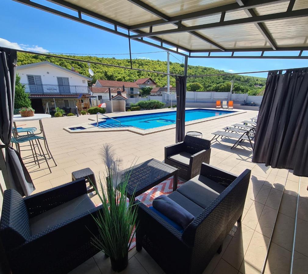 Spacious Villa For 10 With A Big Private Pool Trilj Екстер'єр фото