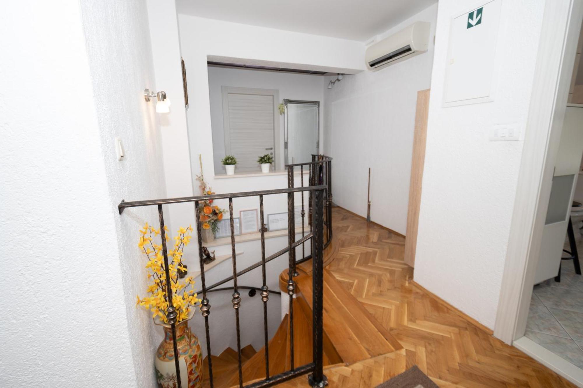 Spacious Villa For 10 With A Big Private Pool Trilj Екстер'єр фото
