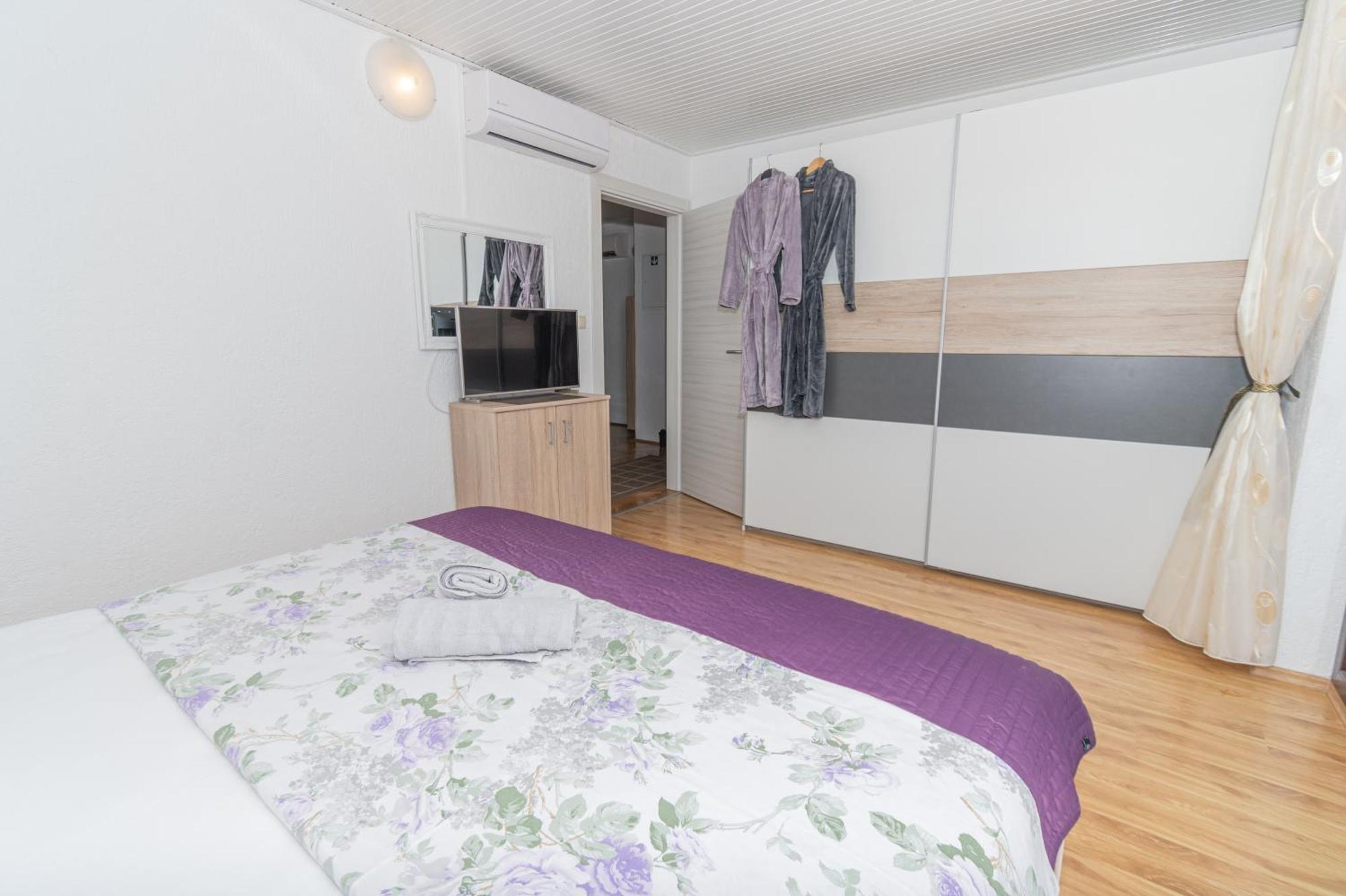 Spacious Villa For 10 With A Big Private Pool Trilj Екстер'єр фото