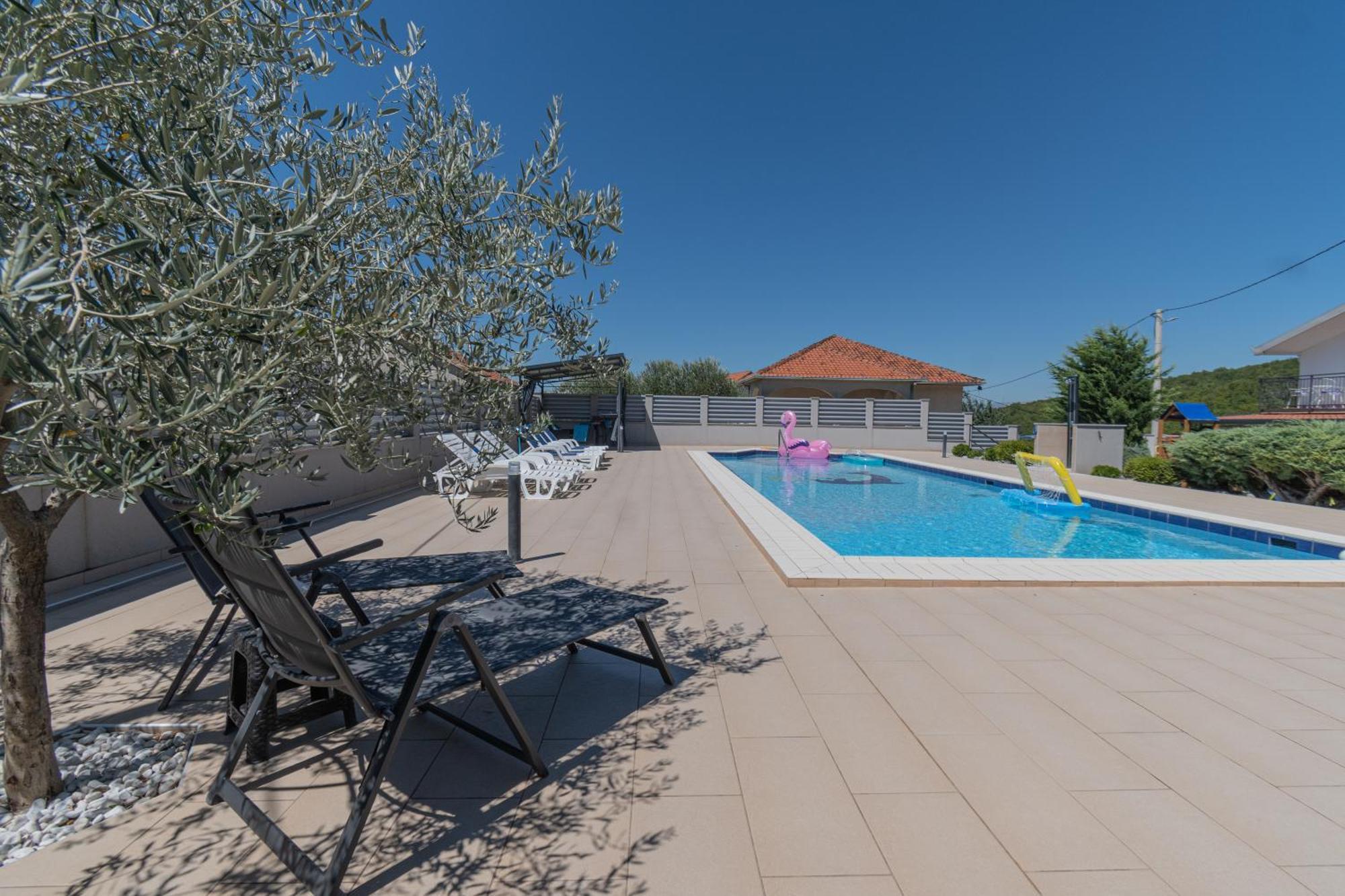 Spacious Villa For 10 With A Big Private Pool Trilj Екстер'єр фото